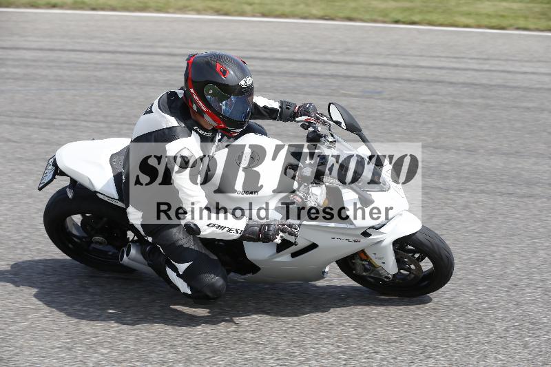 /27 12.06.2025 Ducati Schweiz Trackday Warmup  ADR/blau-bleu/41